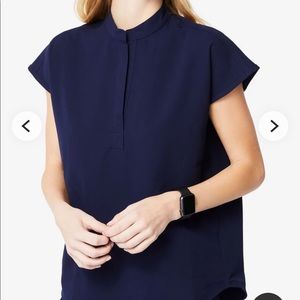 FIGS rafaela women’s navy scrub top S. NEW WITH TAGS. never worn